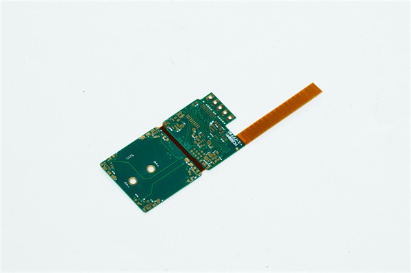 Mitmekihiline jäik - painde prinditud vooluahela laud